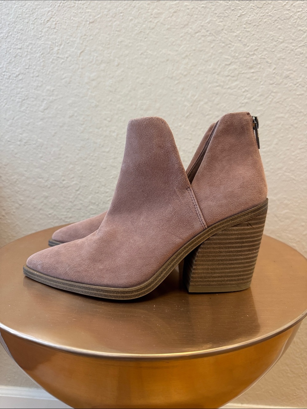 Vince Camuto Gigietta Blush Mauve Suede Cutout Ankle Booties